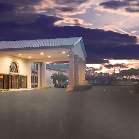 Super 8 By Wyndham Oxford Hotel Bagian luar foto