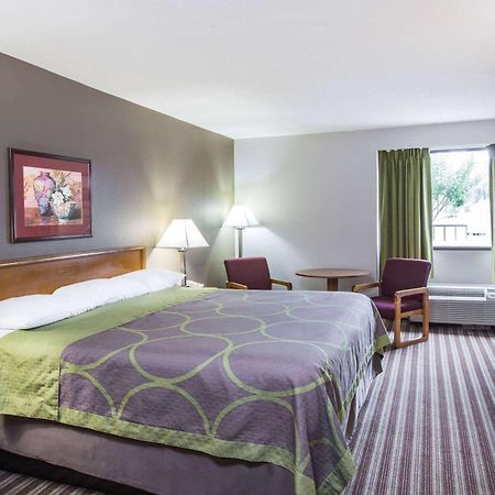 Super 8 By Wyndham Oxford Hotel Bagian luar foto