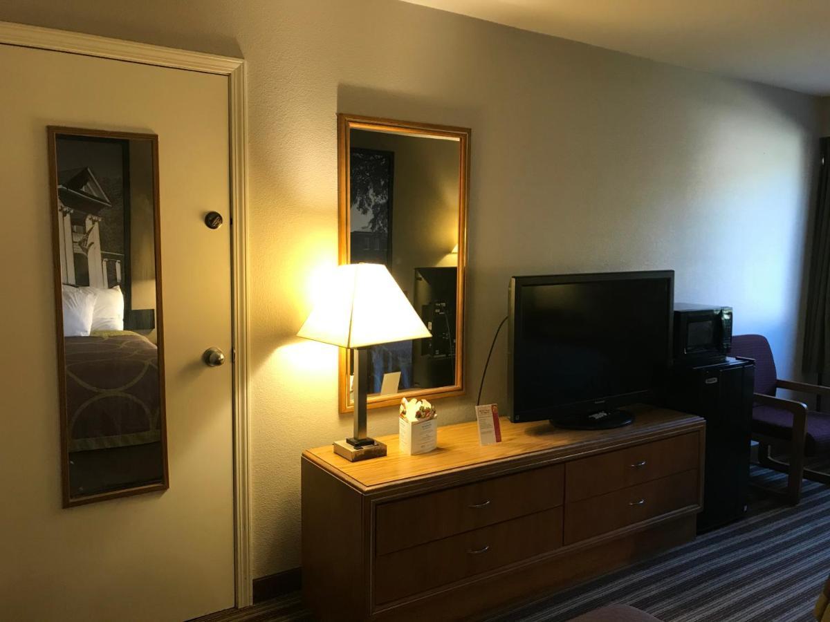 Super 8 By Wyndham Oxford Hotel Bagian luar foto