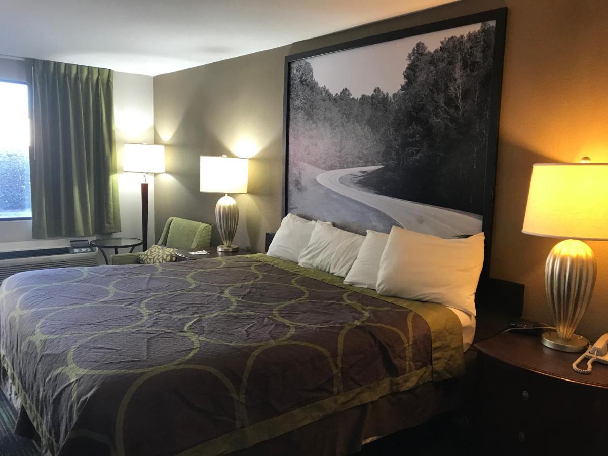 Super 8 By Wyndham Oxford Hotel Bagian luar foto