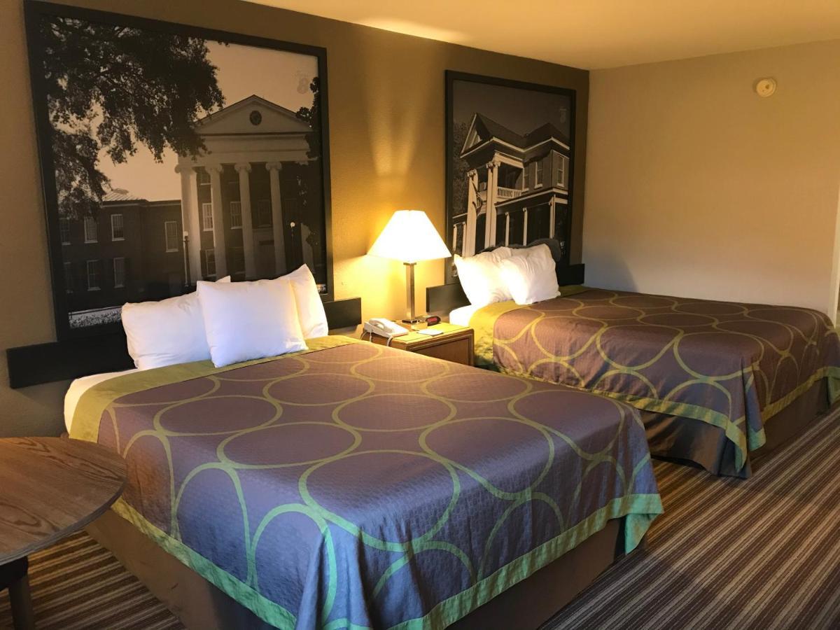 Super 8 By Wyndham Oxford Hotel Bagian luar foto