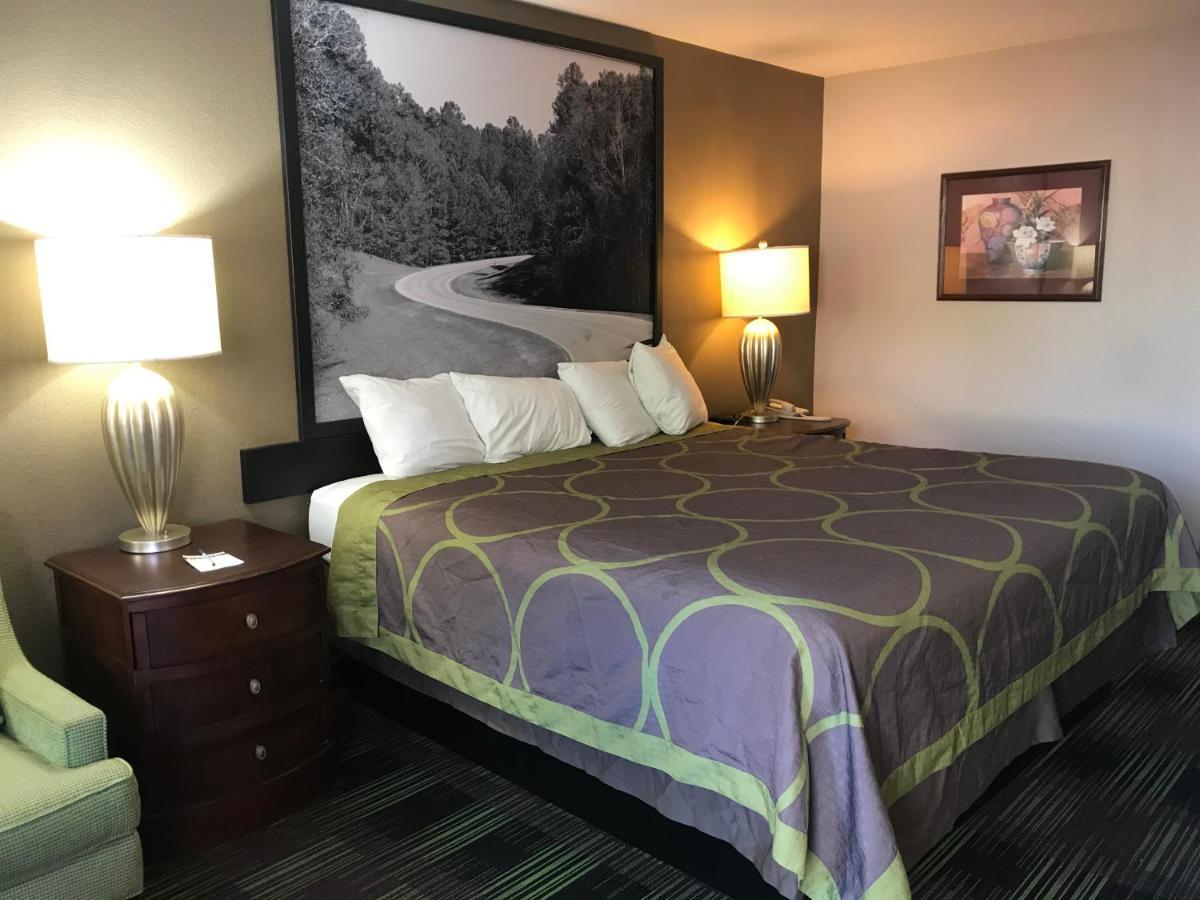 Super 8 By Wyndham Oxford Hotel Bagian luar foto