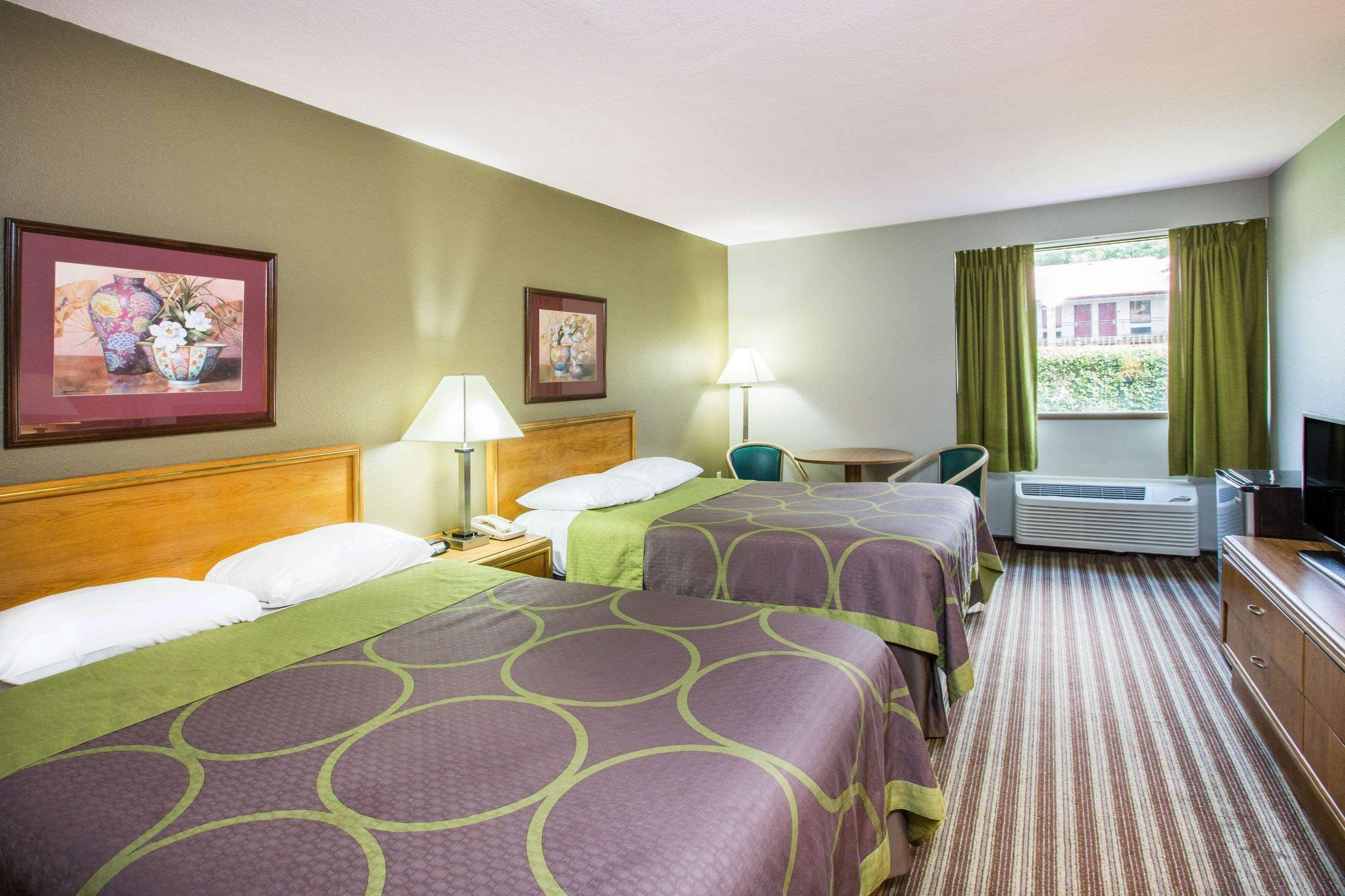 Super 8 By Wyndham Oxford Hotel Bagian luar foto