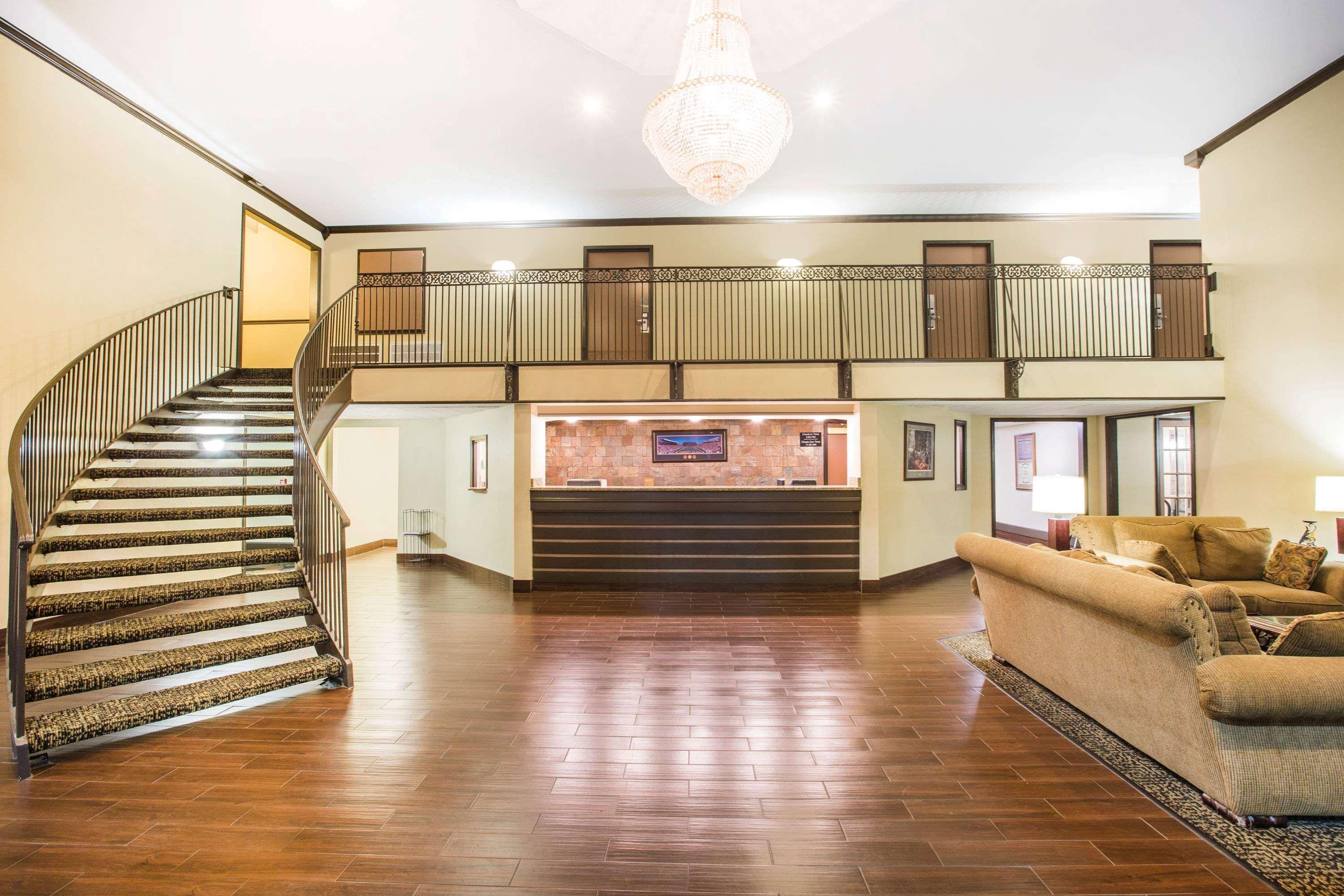 Super 8 By Wyndham Oxford Hotel Bagian luar foto