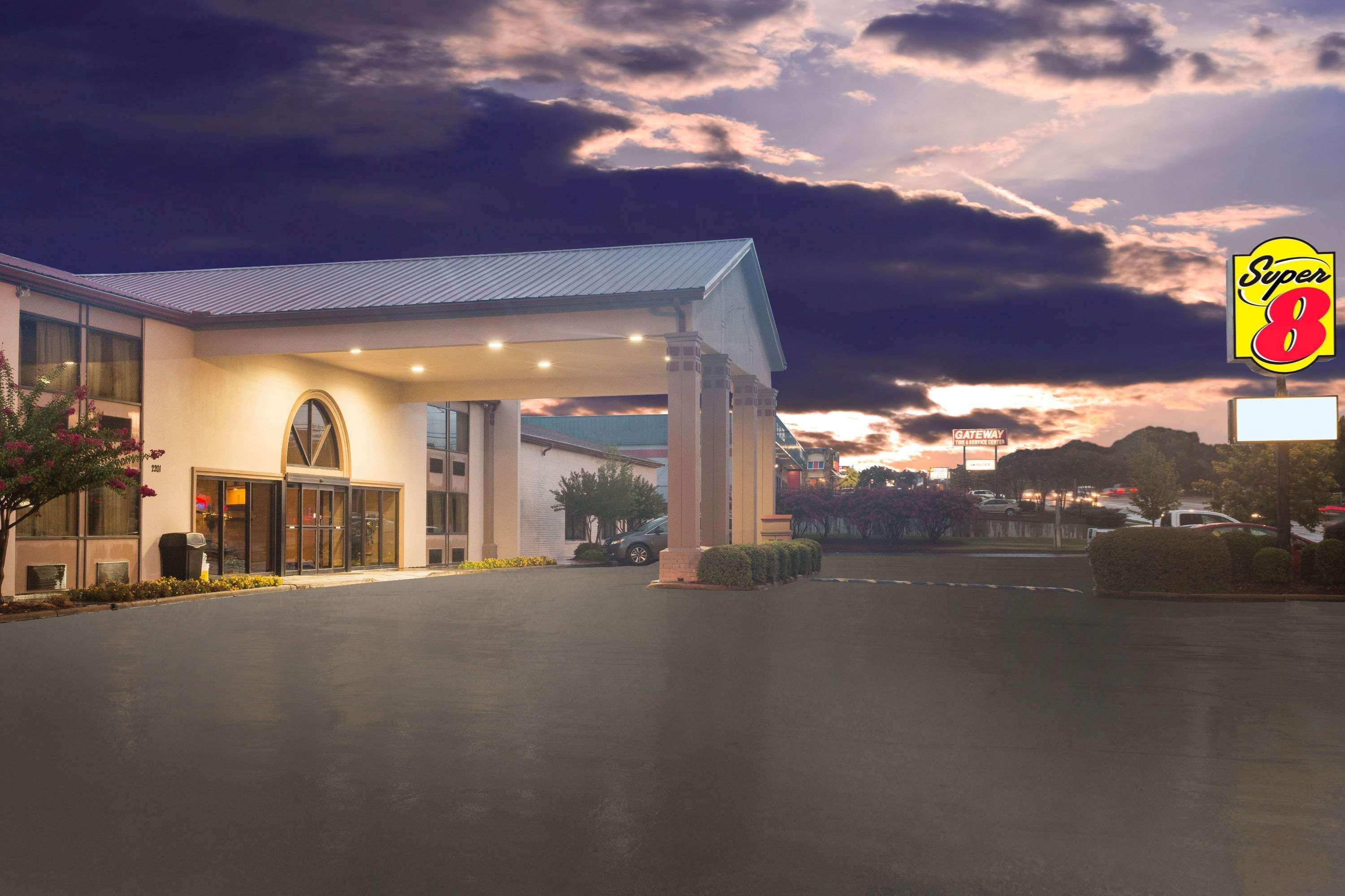Super 8 By Wyndham Oxford Hotel Bagian luar foto