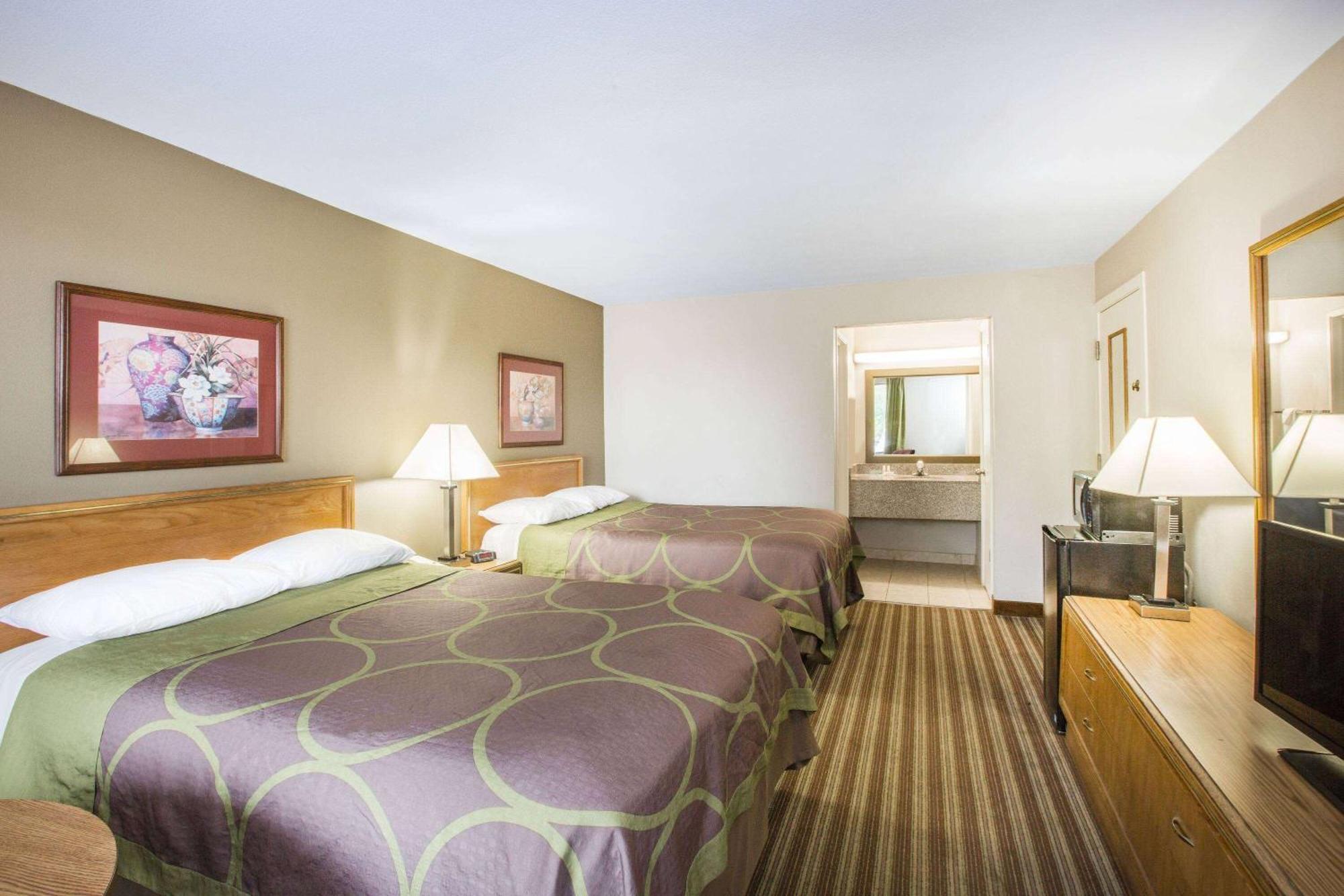 Super 8 By Wyndham Oxford Hotel Bagian luar foto