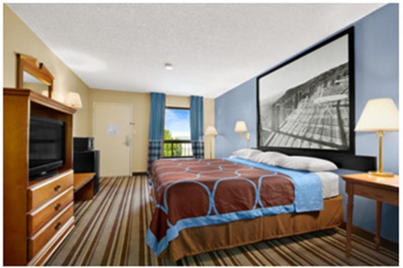 Super 8 By Wyndham Oxford Hotel Bagian luar foto