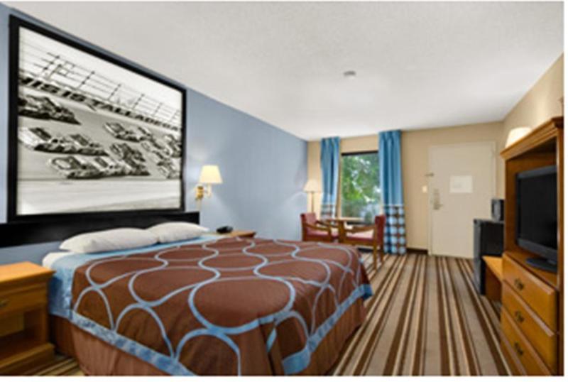 Super 8 By Wyndham Oxford Hotel Bagian luar foto