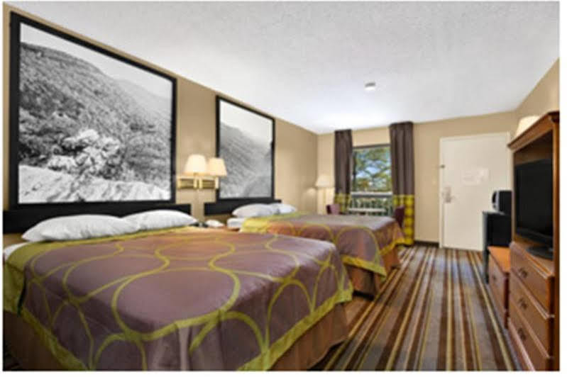 Super 8 By Wyndham Oxford Hotel Bagian luar foto